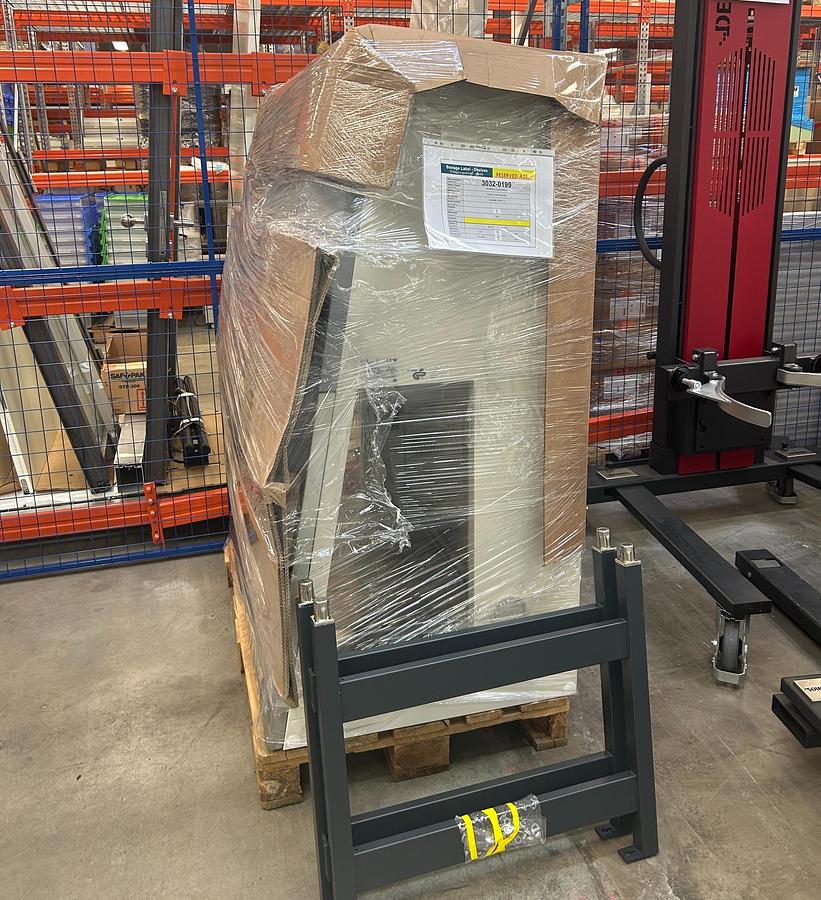 Used Laminar Flow - Thermo Fisher - Herasafe KS12 - BTH002