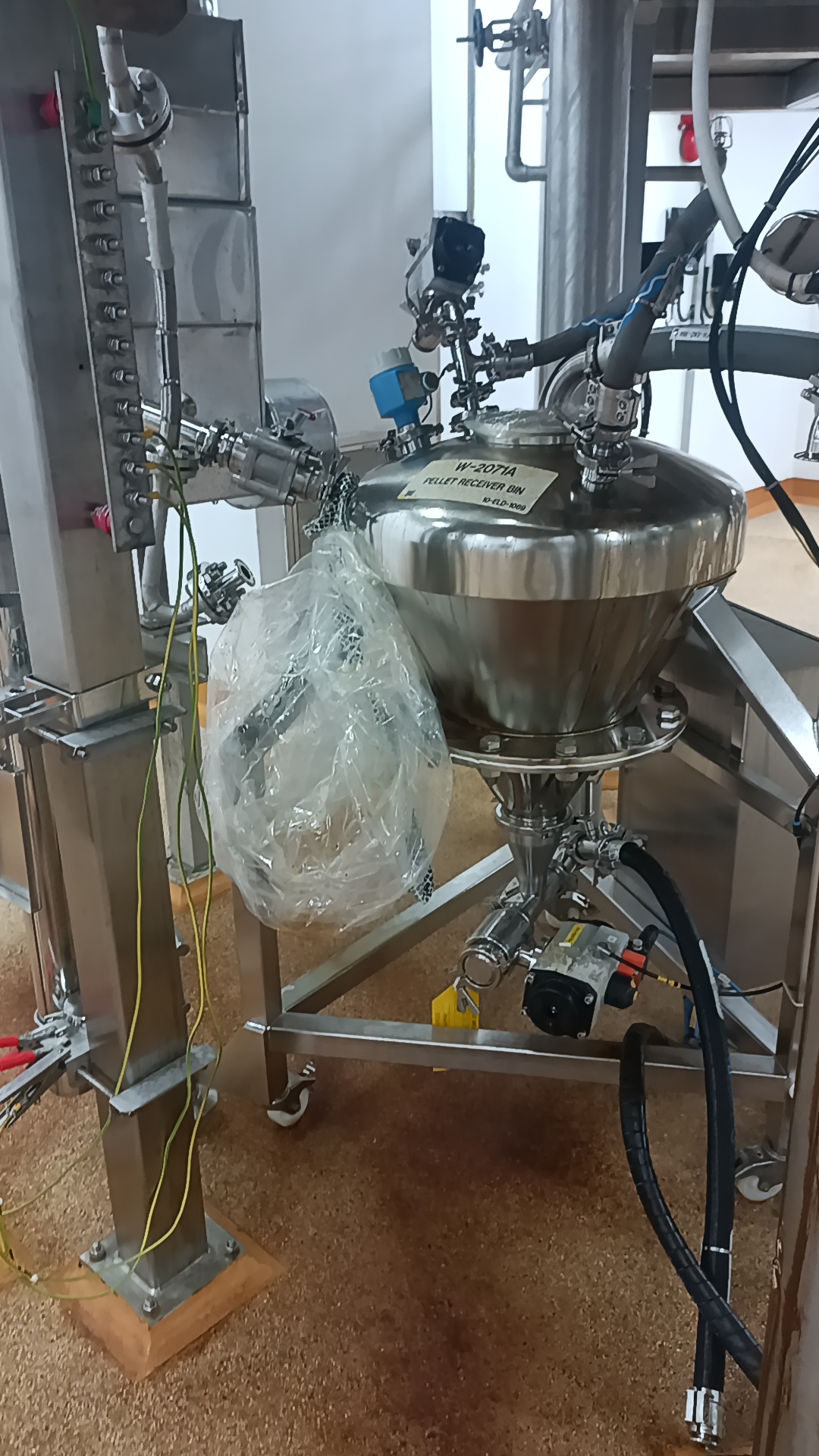 Used Pellet Receiver Bin (Movable) With Manual Sampling Port - Dietrich Engineering Consultants SA - SG100