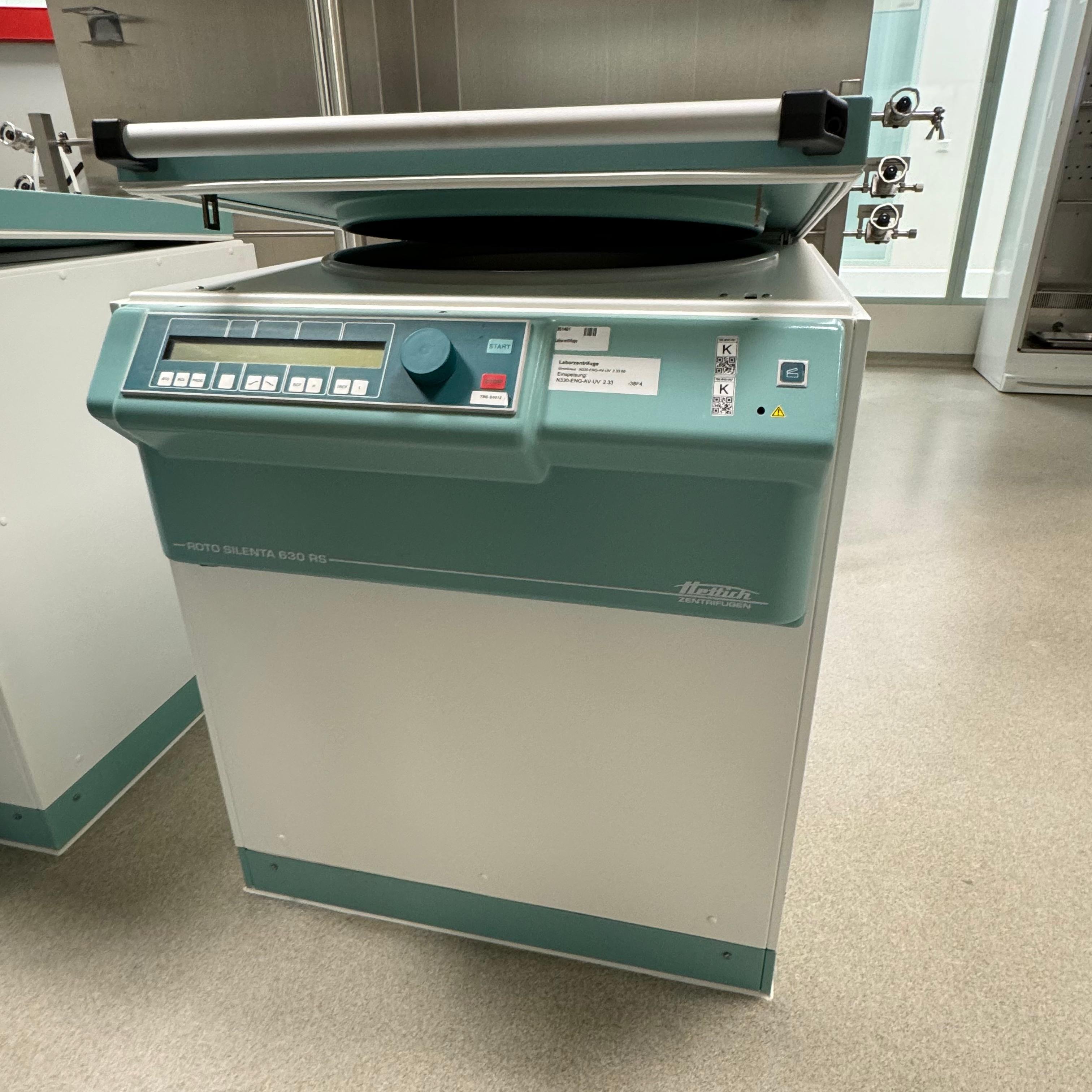 Used Laboratory Centrifuge - Hettich - 5005-80 - GR025-GR026