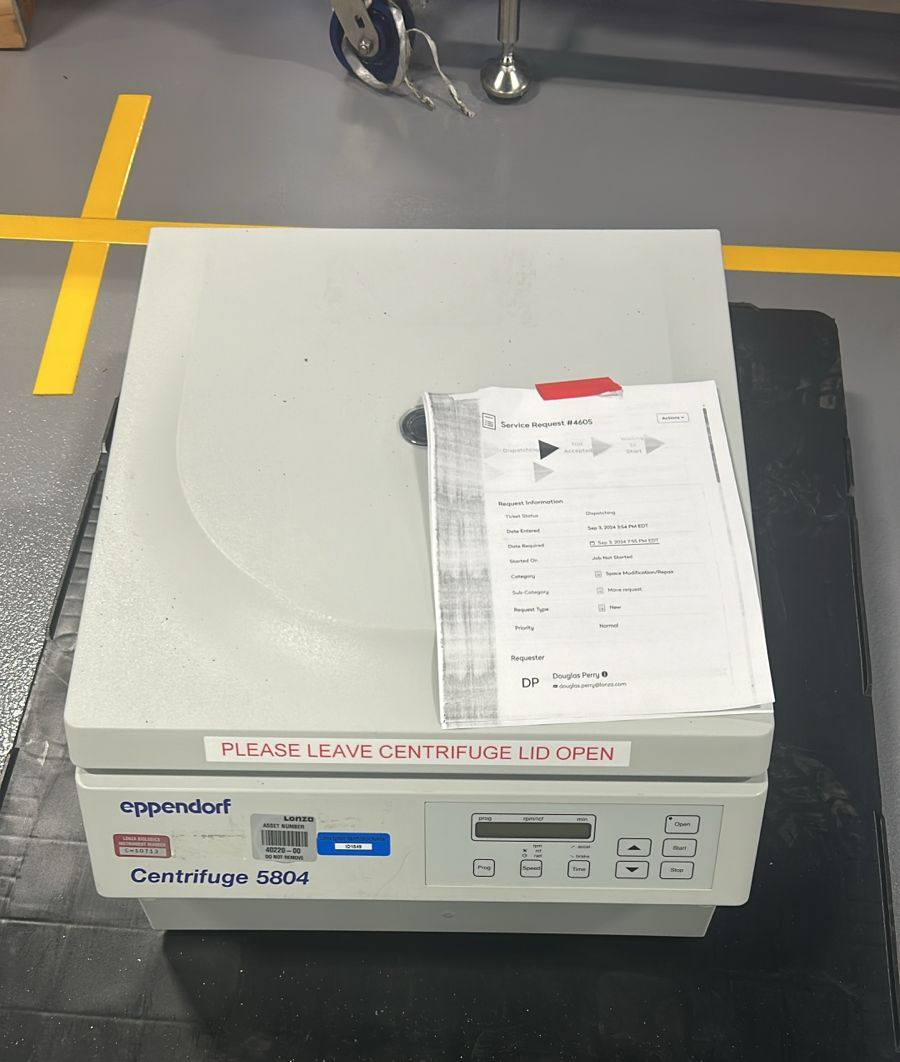 Used Centrifuge - Eppendorf - 5804 - PR013