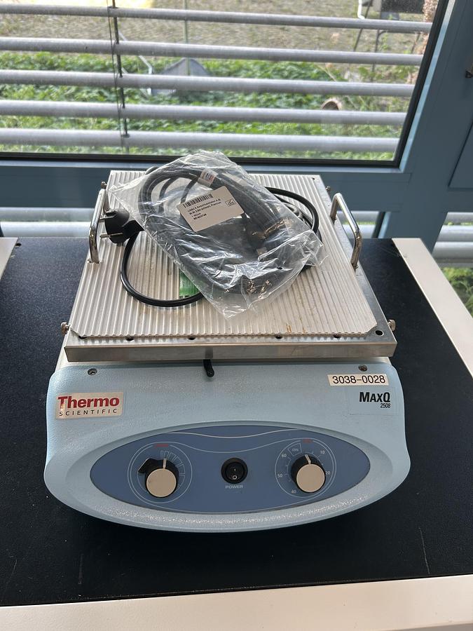 Used Mixing Device (For Vessels >10ml) - Thermo Fisher Scientific - Maxq 2508 - BTH152