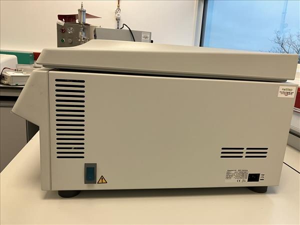 Used Benchtop Centrifuge - Eppendorf - 46105