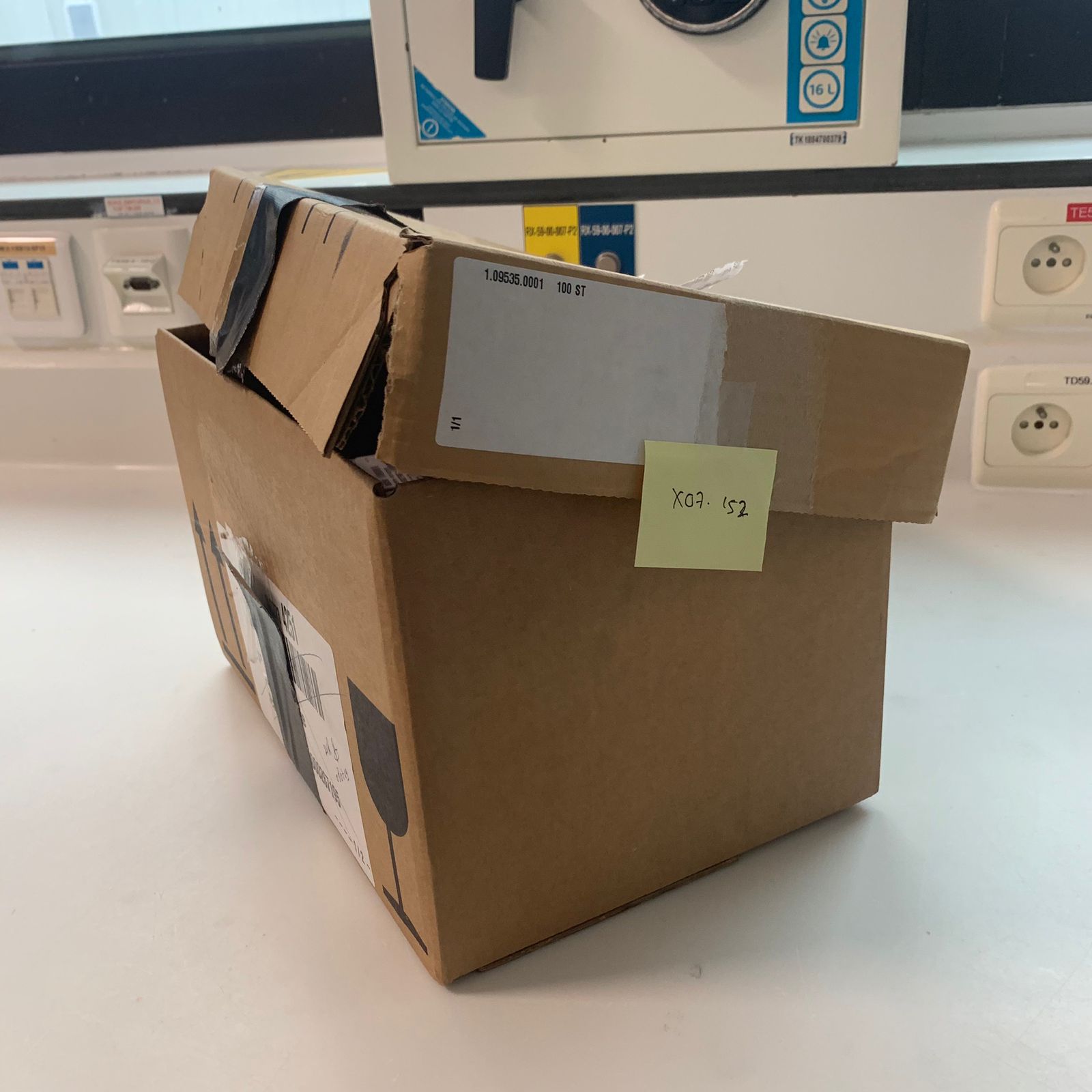 Used Mquant PH-Indicator Strips (100 Tests) - X07.152