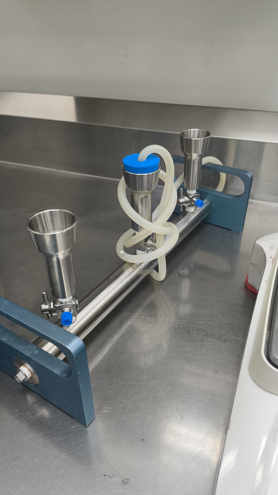 Used Filter Holder Vacuum Manifold - DKN004