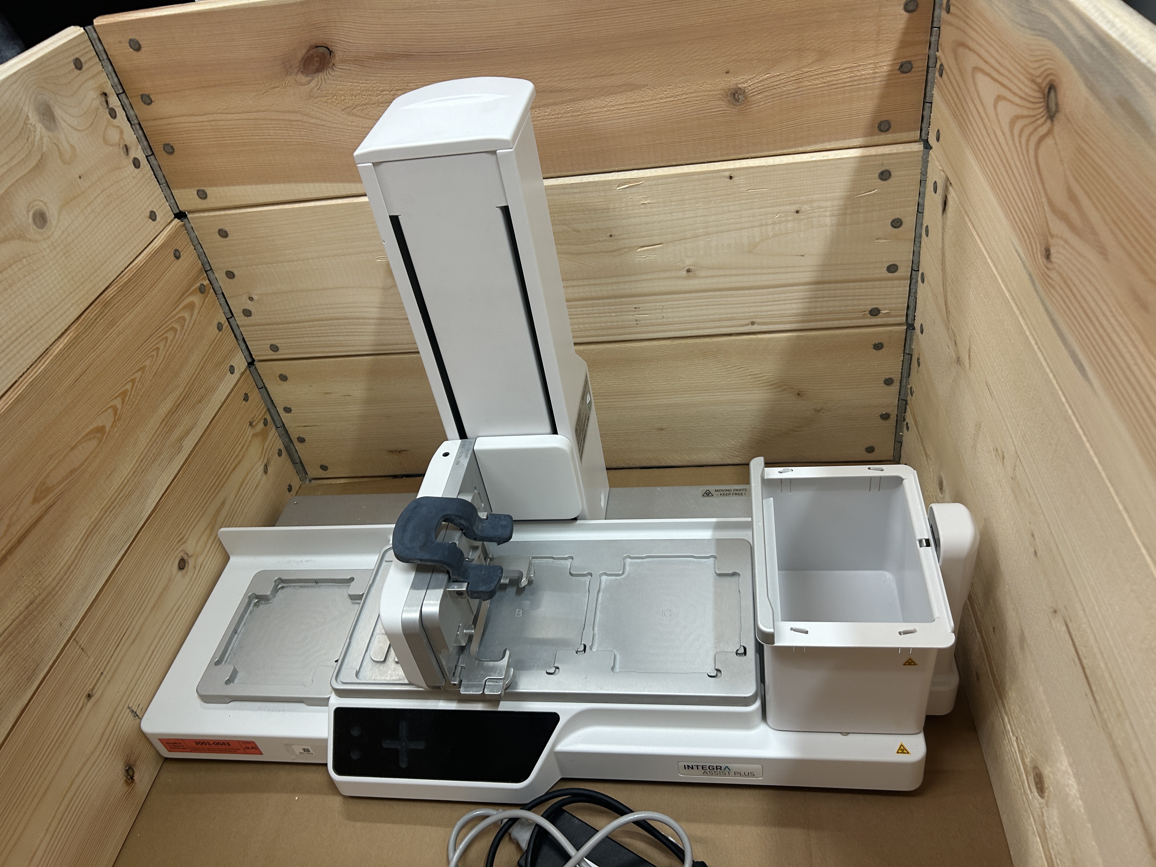 Used Liquid Handling Robot (Pipetting Robot) - Integra Biosciences - Assist Plus - BTH209