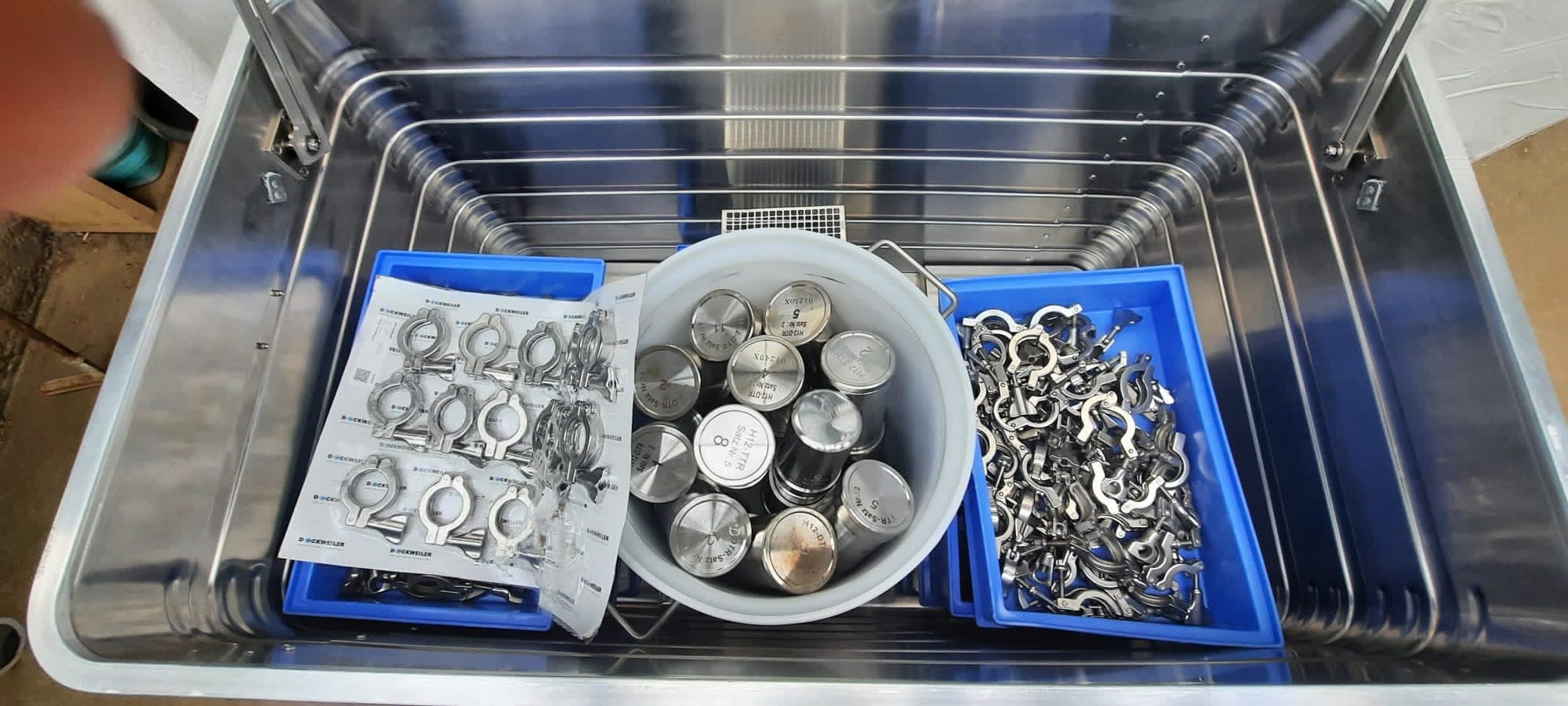 Used 100 kg Triclamp Klammern Edelstahl 25, 34, 50, 65, in 4 Boxes - CLGE01