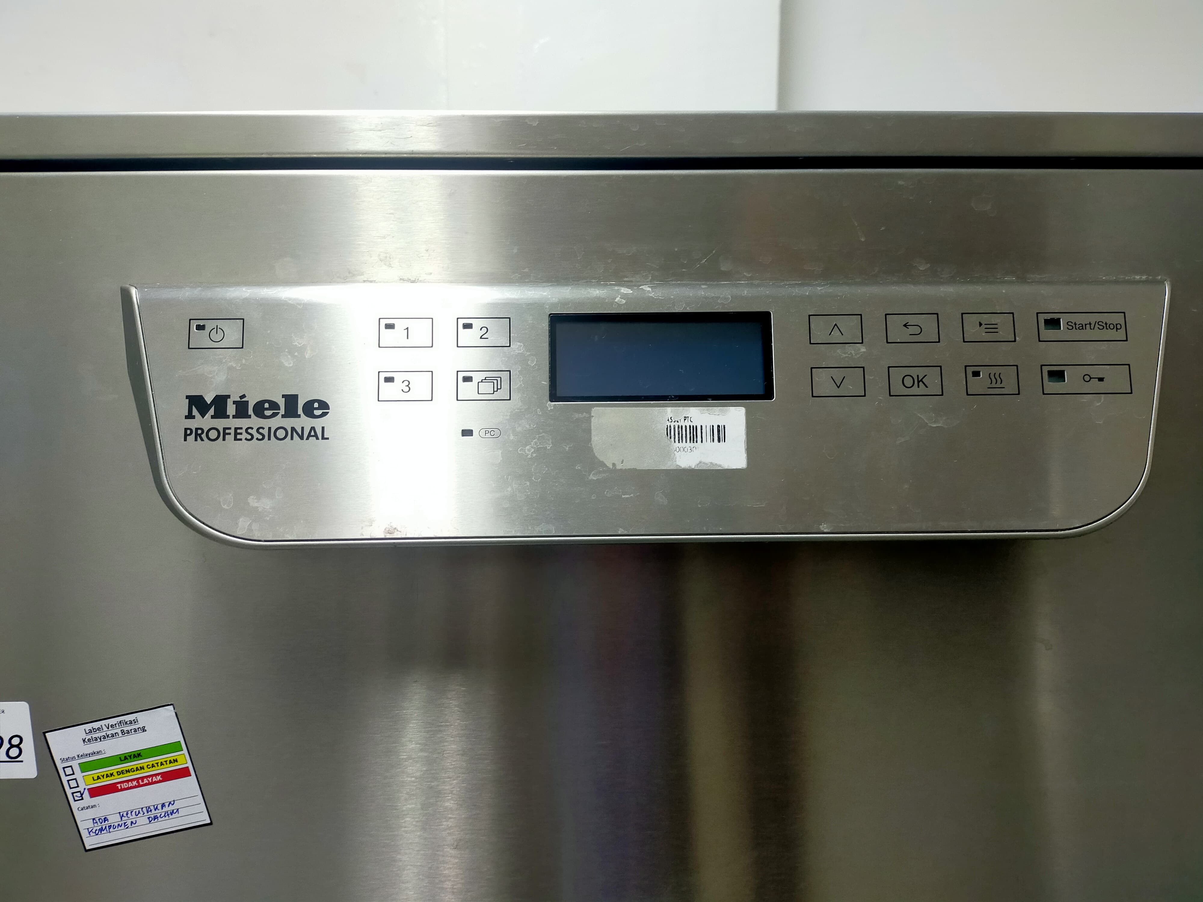 Used Glass Washer - Miele Profesional - Pg 8593 - LC0298