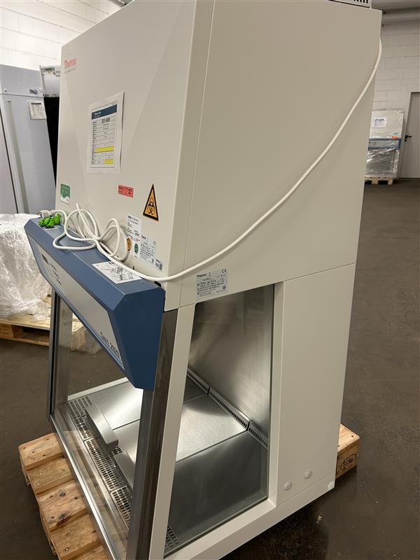 Used Laminar Flow - Thermo Fisher Scientific - Safe 2020 0.9 - BTH094, BTH095