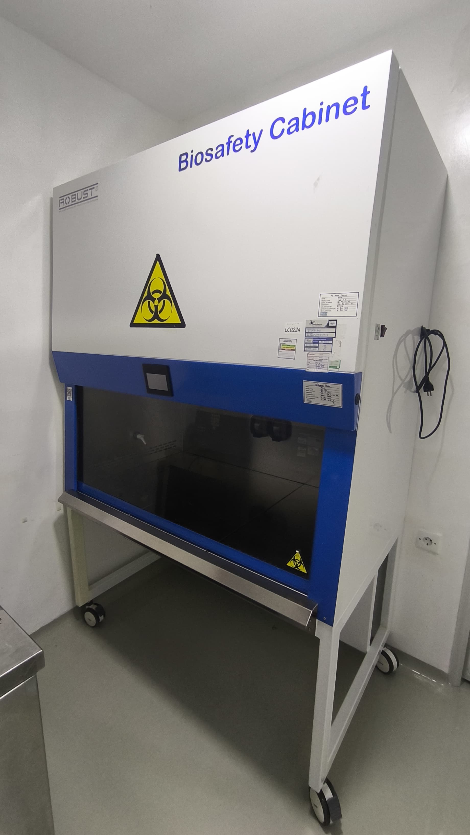 Used Biosafety Cabinet - Robust - Bsc130 - LC0224