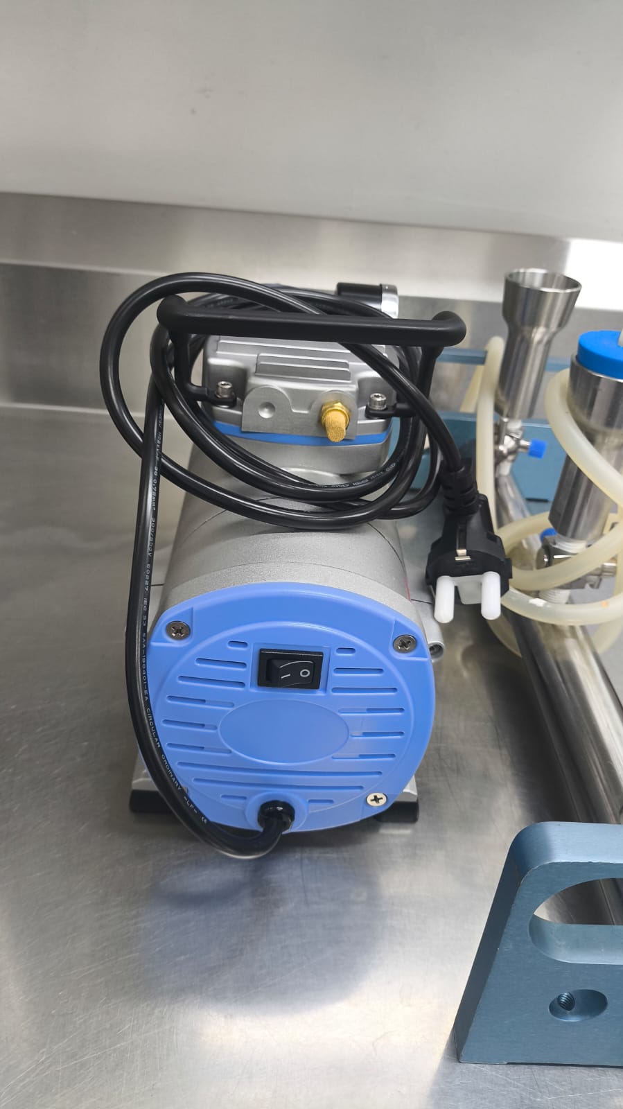 Used Vacuum Pump For Membrane Filter Analysis - Rocker - Rocker 300 - LC0306