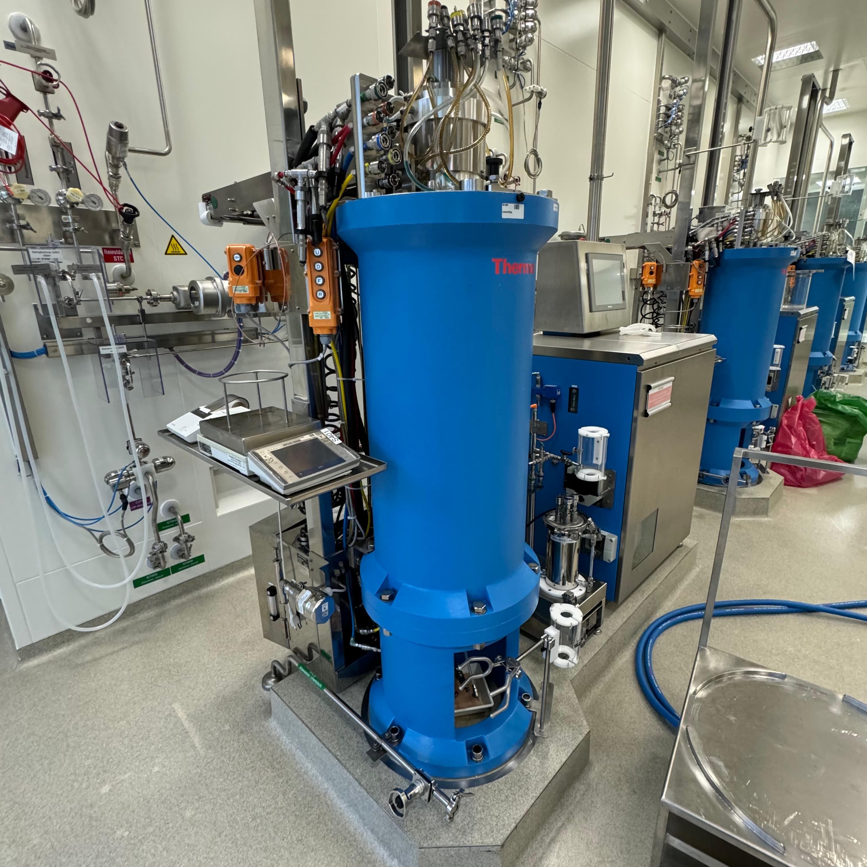 Used Density Gradient Ultracentrifuge - Hitachi Koki - CC40 - GR021-GR024