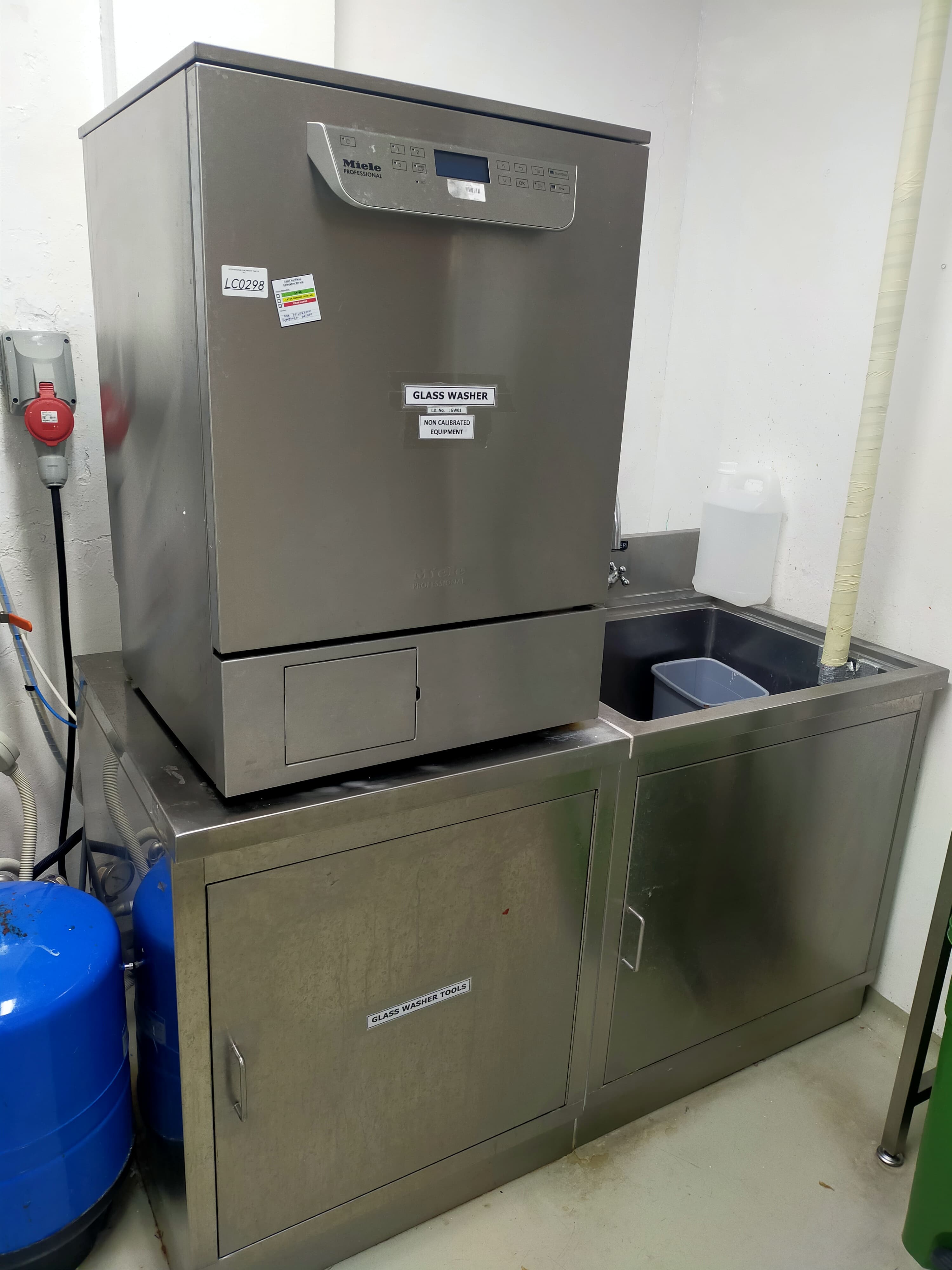 Used Glass Washer - Miele Profesional - Pg 8593 - LC0298