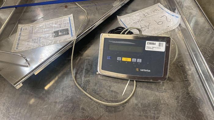 Used Scale 1000 Kg With Ramp and Screen - Sartorius - IFS4-1000NL-L - DK2917.WG