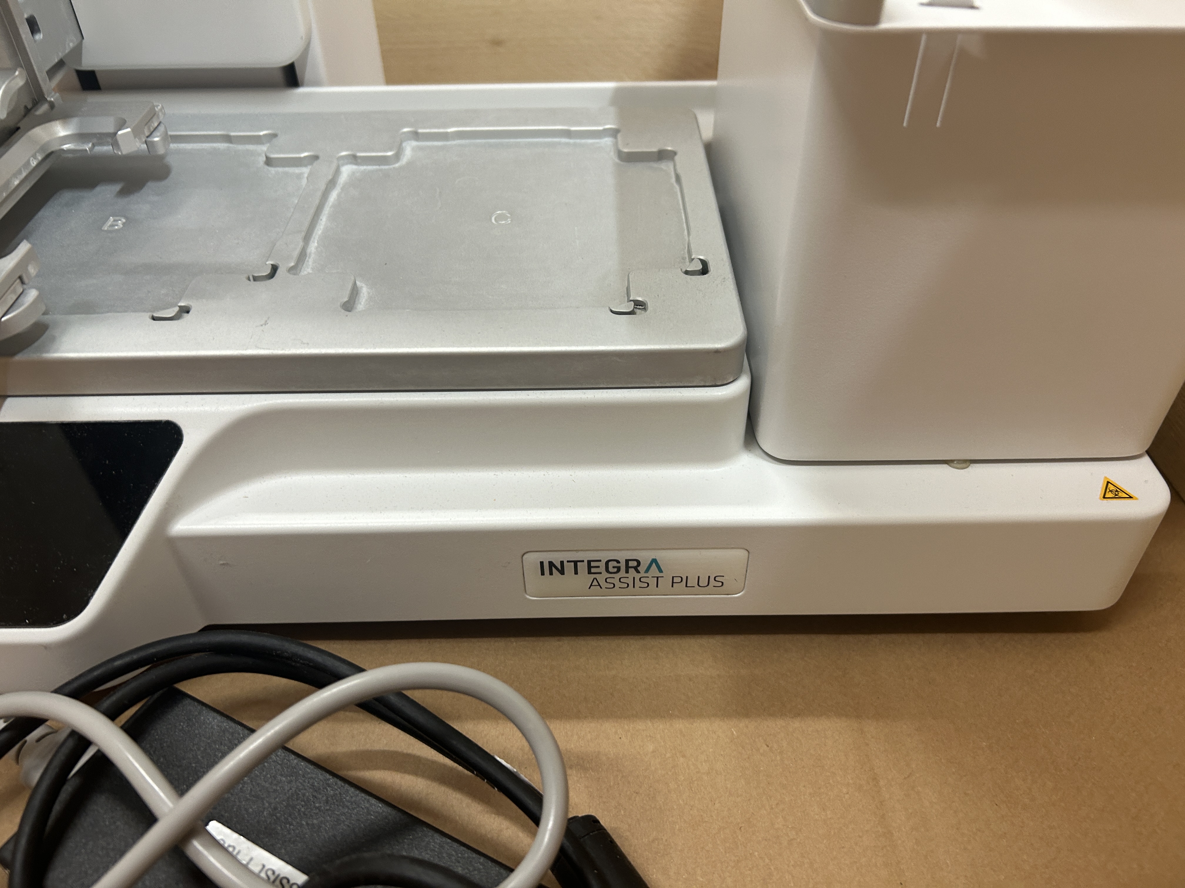 Used Liquid Handling Robot (Pipetting Robot) - Integra Biosciences - Assist Plus - BTH209
