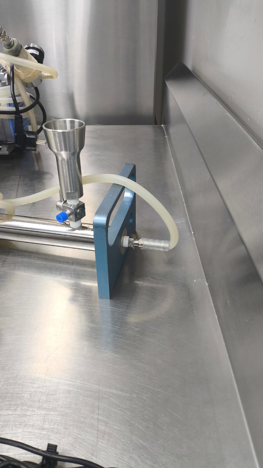 Used Filter Holder Vacuum Manifold - DKN004