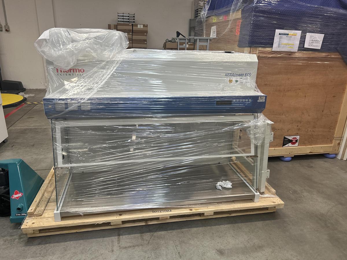 Used Laminar Flow - Thermo Fisher Scientific - Heraguard Eco 1.5 - BTH139