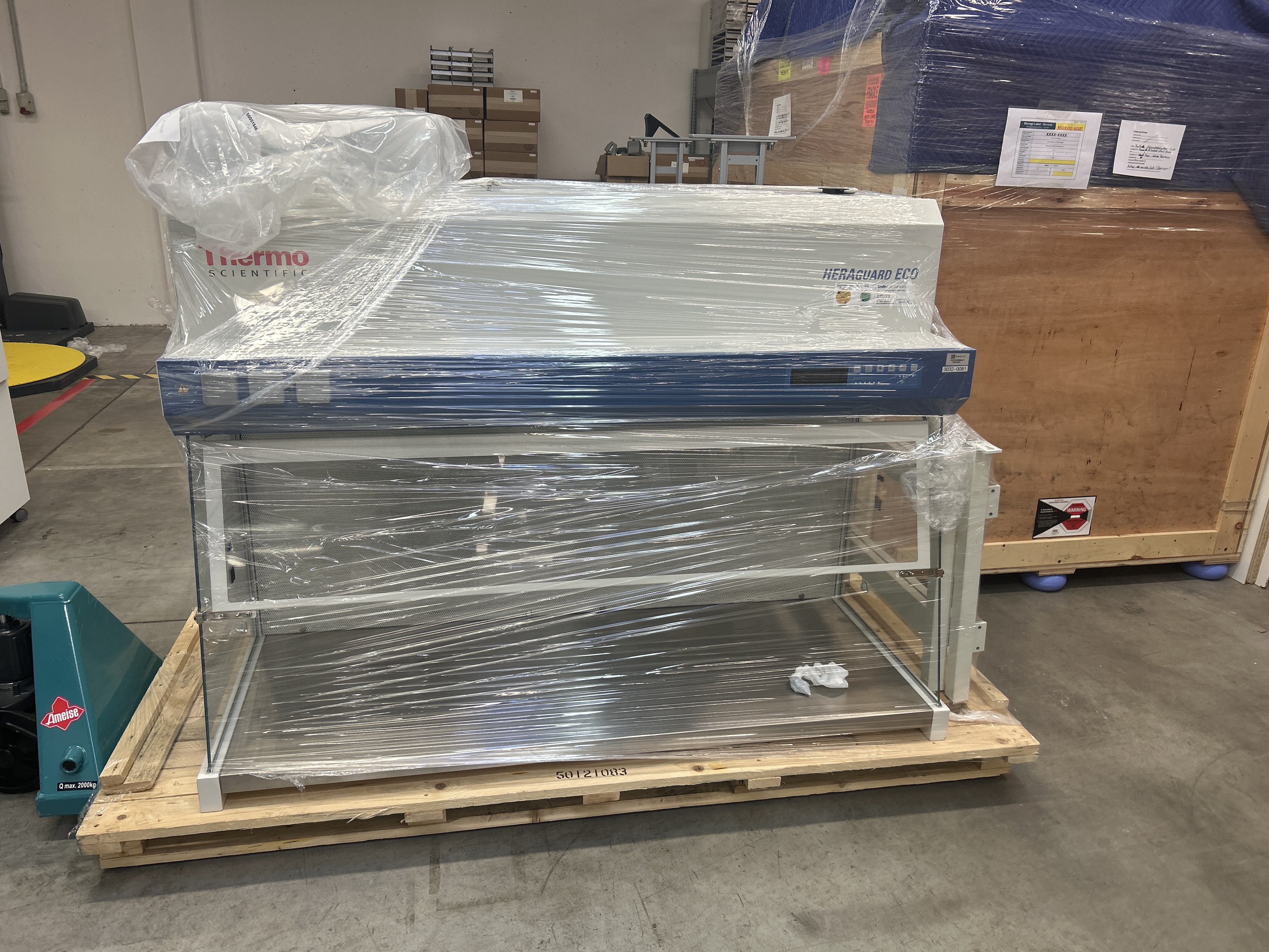 Used Laminar Flow - Thermo Fisher Scientific - Heraguard Eco 1.5 - BTH139