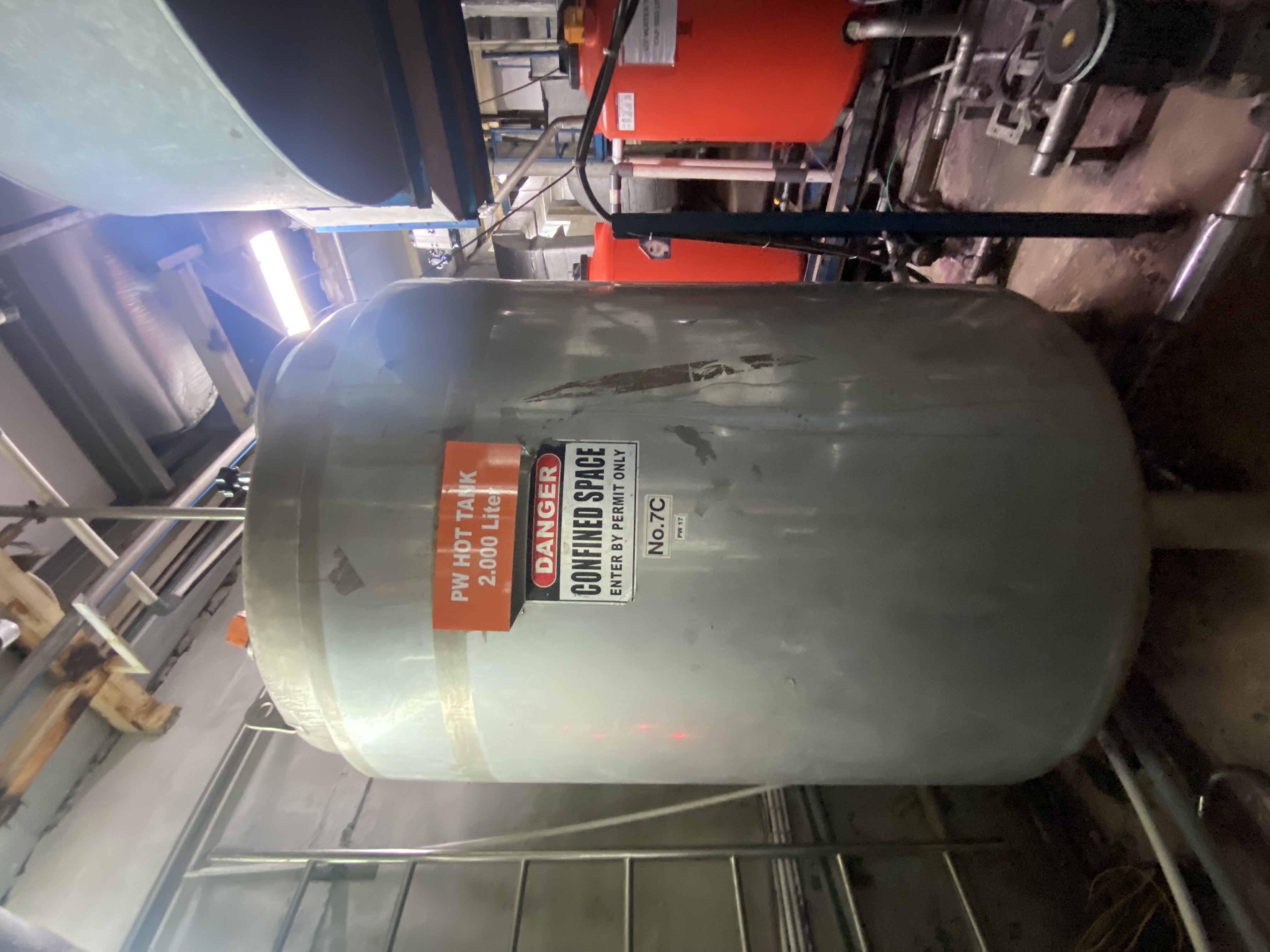 Used PW 2000L TANK - LC0527