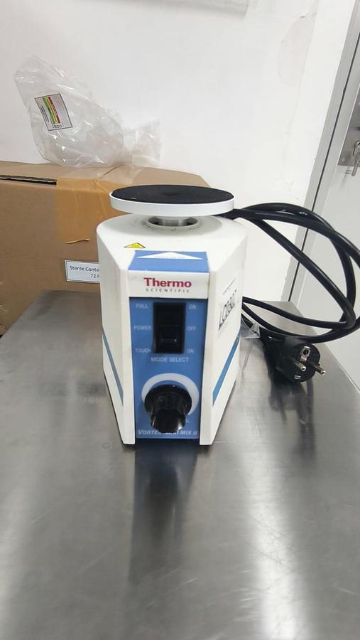 Used Vortex Mixer - Thermo Scientific - M37610 33 - LC0307