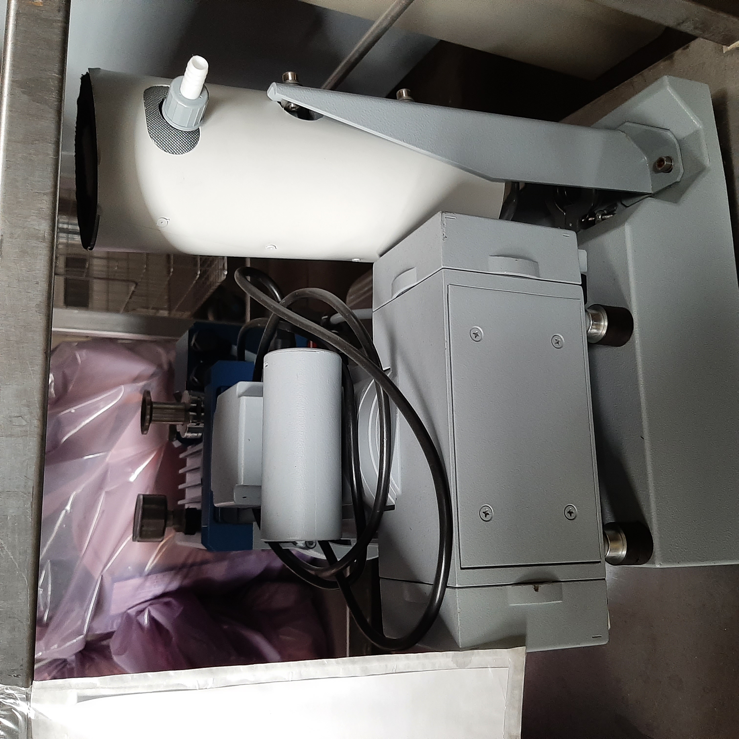 Used Vacuum Pump - DK3196