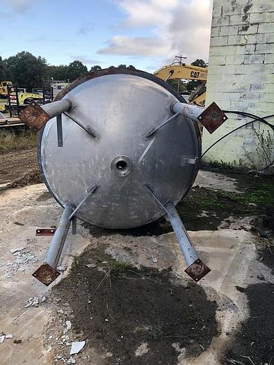 Used Used approximately 1,200 gallon stainless steel vertical tank