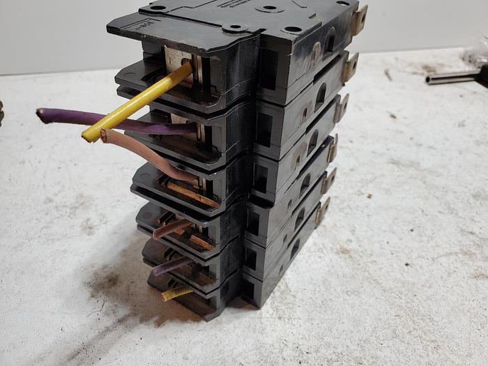 Used (Lot of 2) SIEMENS 30 AMP CIRCUIT BREAKER 480Y/277 VAC 3 POLE