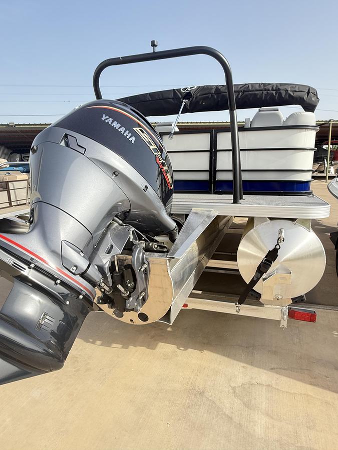 2025 Veranda VS22RC Tri-Toon