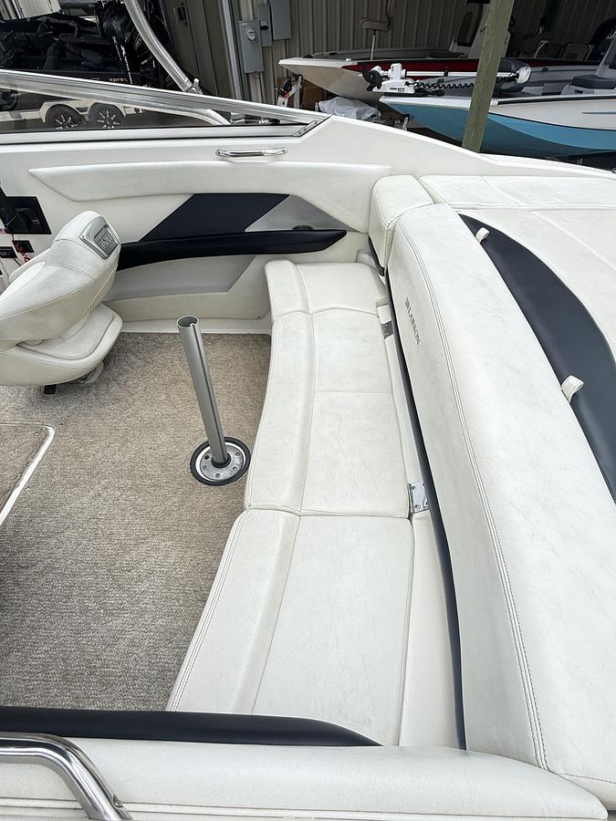 Used 2008 LARSON 228LXI