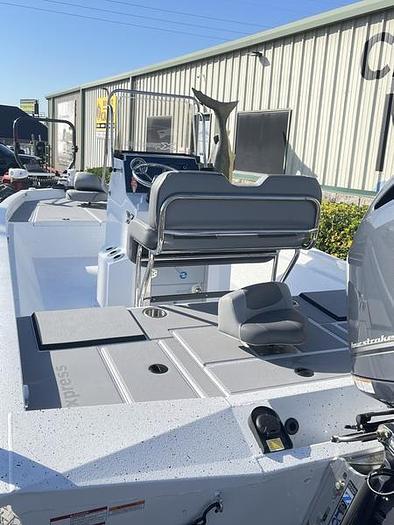 2025 Xpress H210 BAY