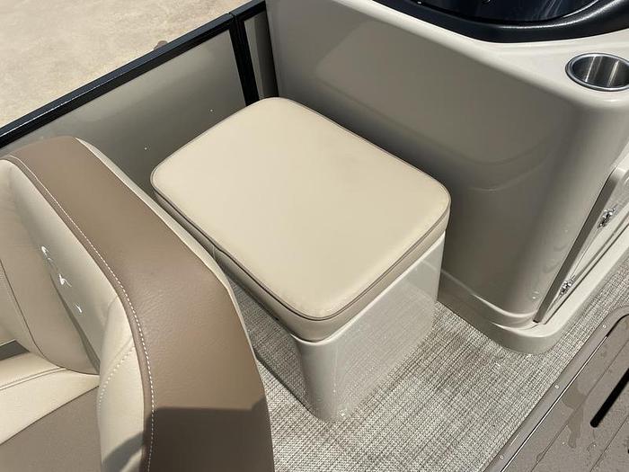 2023 Veranda VF22F4 Deluxe Tri-Toon