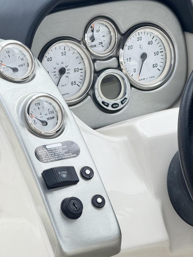 Used 2008 LARSON 228LXI