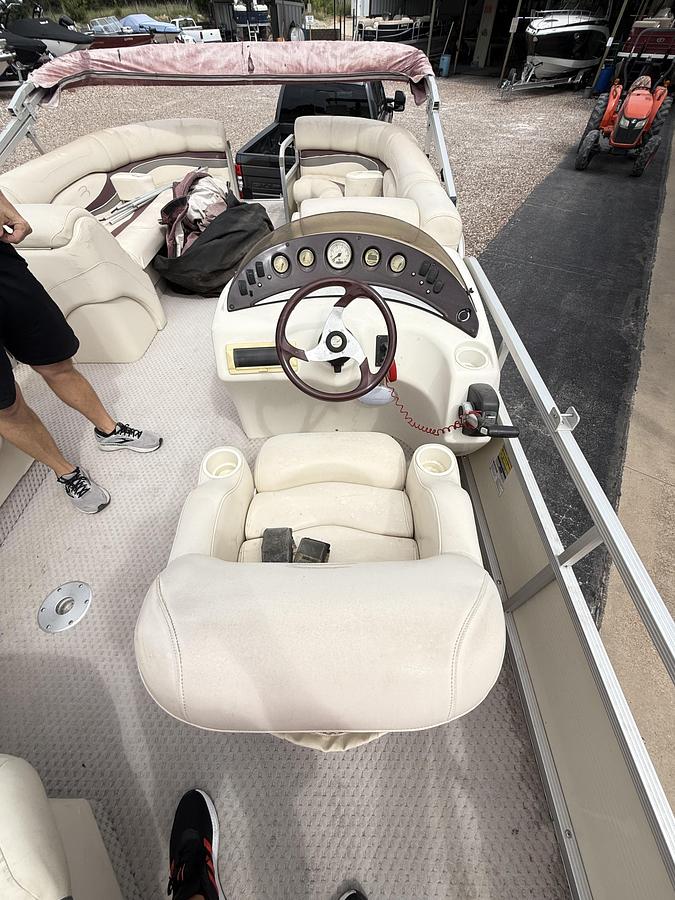 Used 2005 BENNINGTON 2275RL