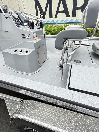 2025 Xpress H-210 BAY