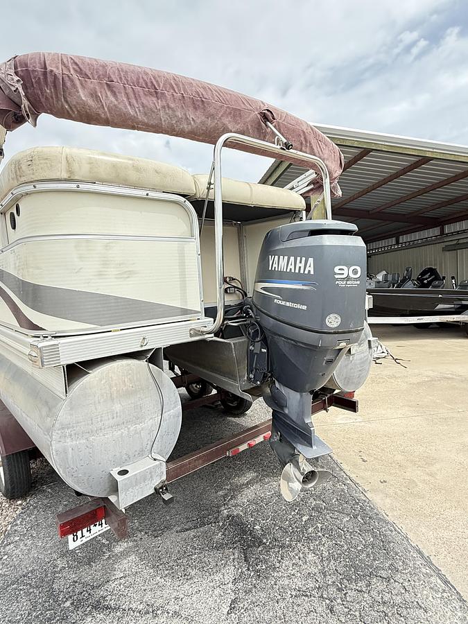 Used 2005 BENNINGTON 2275RL