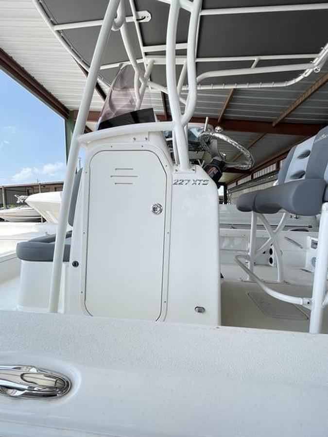 2023 NauticStar 227 XTS BAY DEALER DEMO HUGE DISCOUNT, (MOTOR HAS BEEN NIZPROED TO 332HP.)