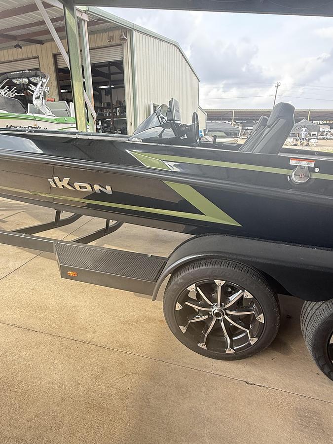 Used 2024 IKON LX 21