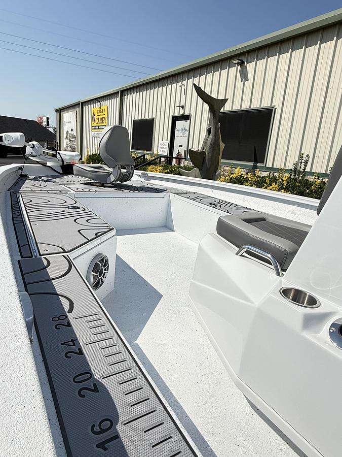 2026 Xpress H-22 BAY