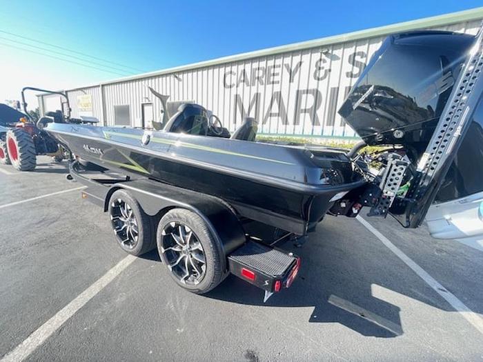 Used 2024 IKON LX 21