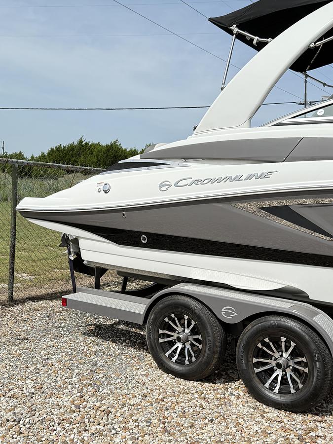 Used 2022 Crownline E255