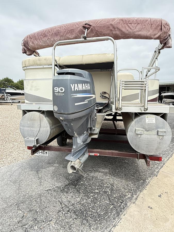 Used 2005 BENNINGTON 2275RL