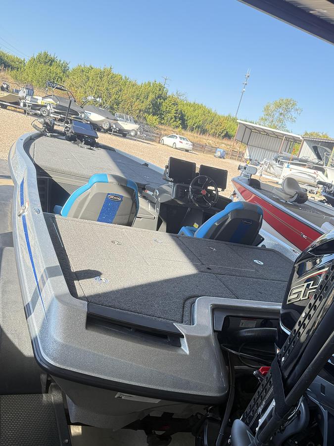 Used 2024 IKON LX 21