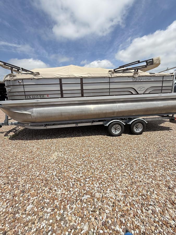 Used 2018 Veranda VR22RC Tri-Toon - XL PACKAGE