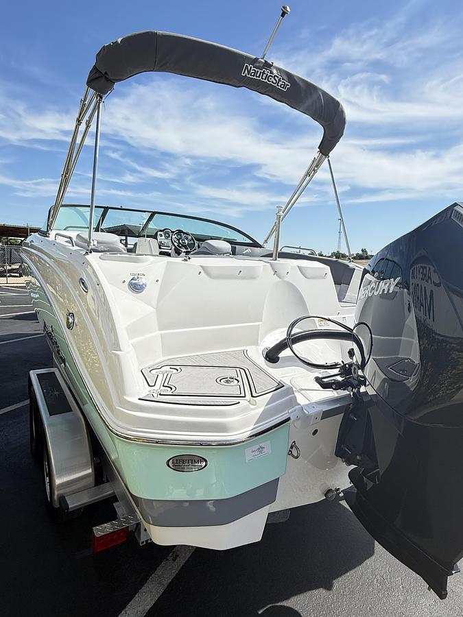 2023 NauticStar 243 DC