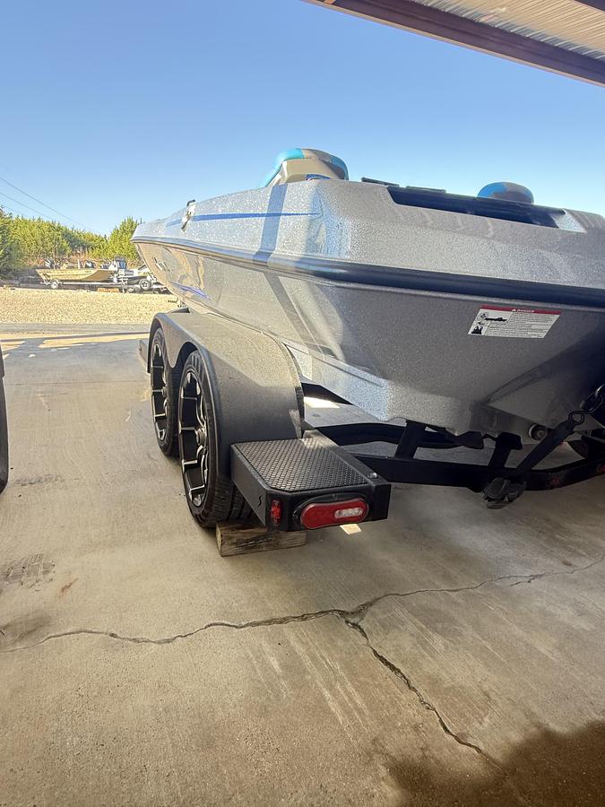 Used 2024 IKON LX 21