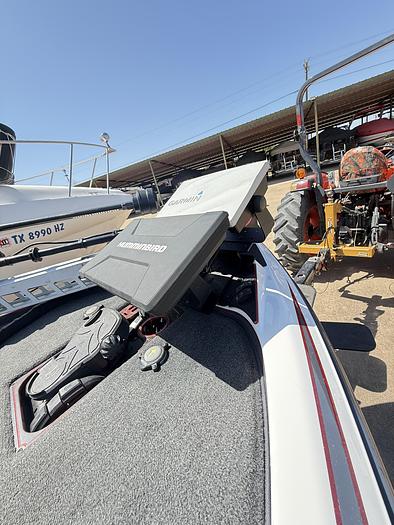 Used SUPER CLEAN 1 OWNER 2019 SKEETER FX 21 APEX