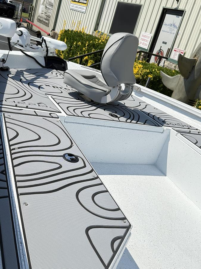 2026 Xpress H-22 BAY