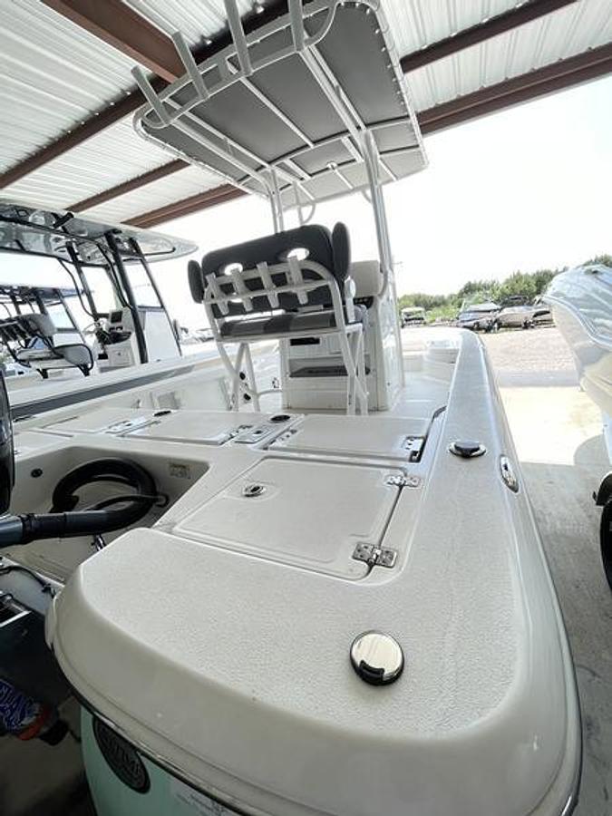 2023 NauticStar 227 XTS BAY DEALER DEMO HUGE DISCOUNT, (MOTOR HAS BEEN NIZPROED TO 332HP.)