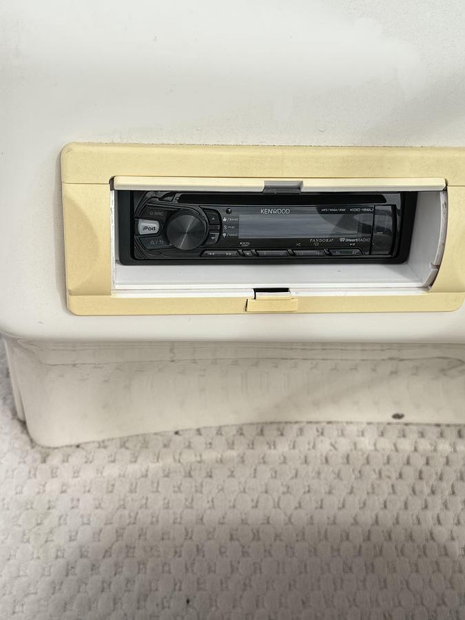 Used 2005 BENNINGTON 2275RL