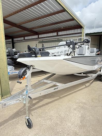 2025 Xpress H-22 BAY