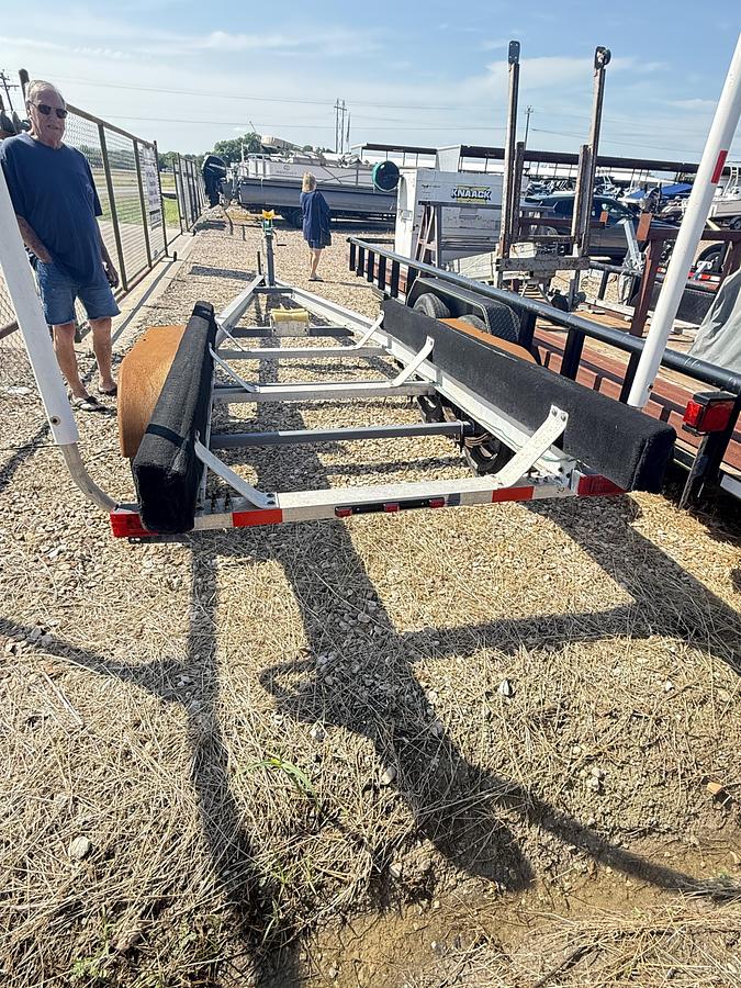 Used SHORELANDER TANDEM AXLE